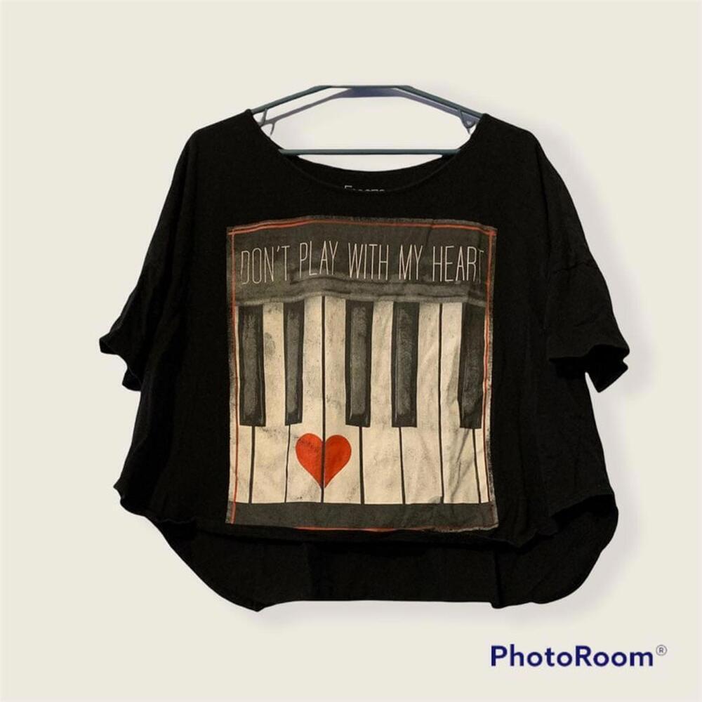 Dont Play With My Heart Graphic Crop Tee XL​​